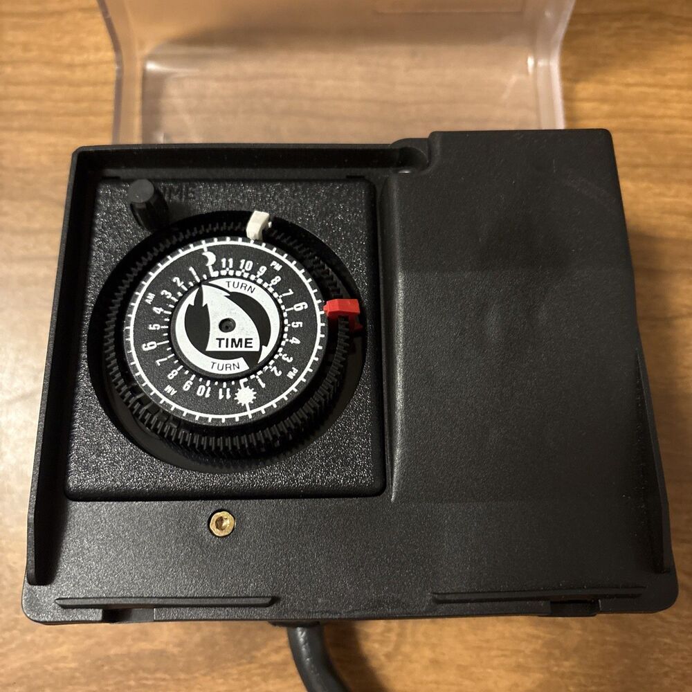 Intermatic HB11R Raintight Outdoor Program Timer TESTED - Picture 2 of 10